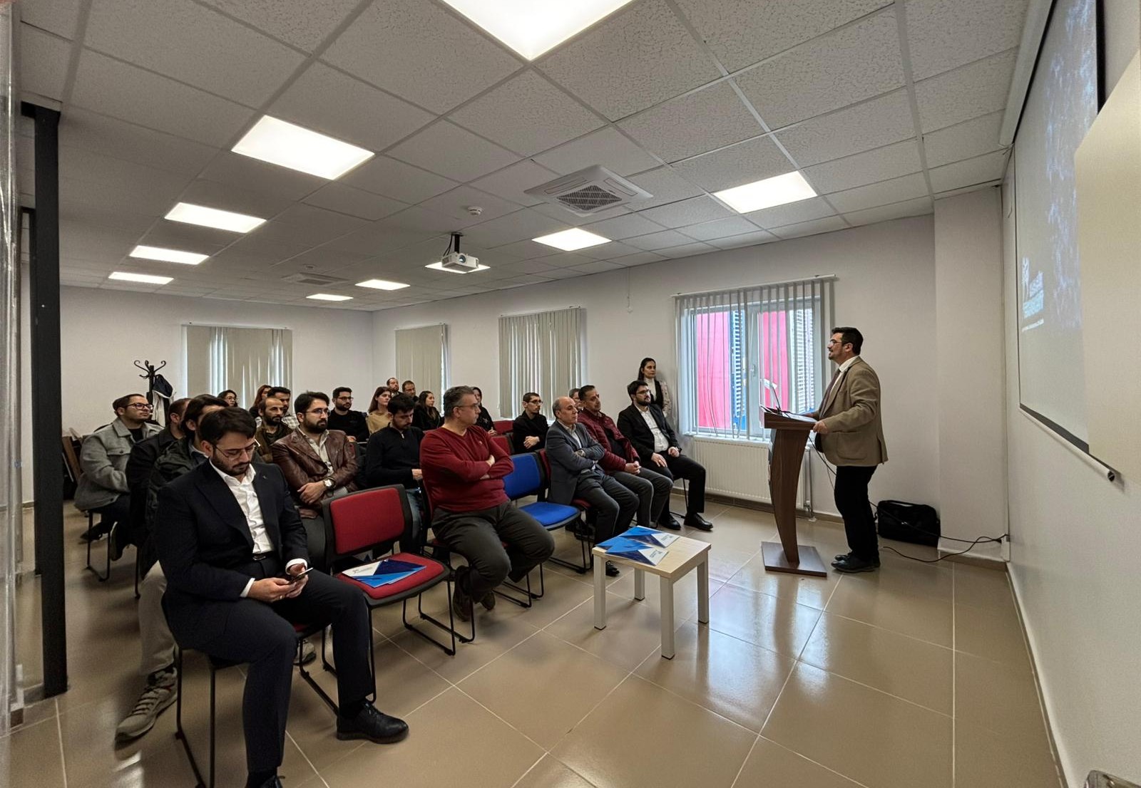 Karabük Teknokent Teknoloji Transfer Ofisi A.Ş. tarafından düzenlenen “TTO Tanıtım Günleri – Sanayi Danışmanlığı Bilgilendirme Etkinliği” Karabük Teknokent Etkinlik Salonu’nda gerçekleştirildi.